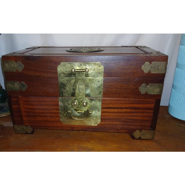 1970s Vintage Rosewood Chinoiserie Brass Accented Jewelry Box Chest For Sale In Naples, FL - Image 6 of 10