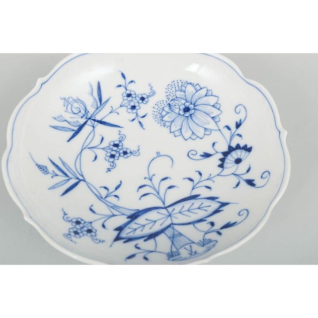 20th Century Porcelain Bowl with Onion Pattern from Meissen, Germany For Sale - Image 3 of 5