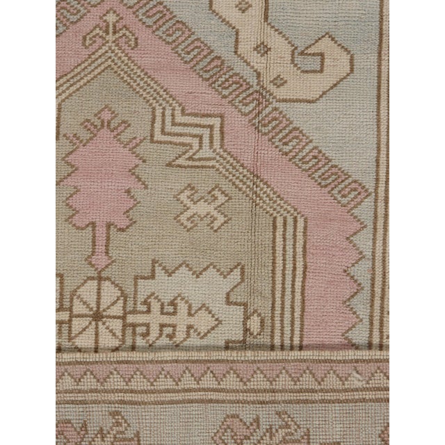 Turkish Vintage Circa 1940 Turkish Oushak Area Rug 4ft 7in X 6ft 7in For Sale - Image 3 of 10