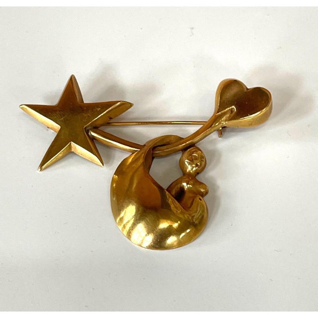 A lovely brooch in gilt cast bronze made by French Parisian art jeweler Line Vautrin (1913-1997) circa 1940s. The brooch...