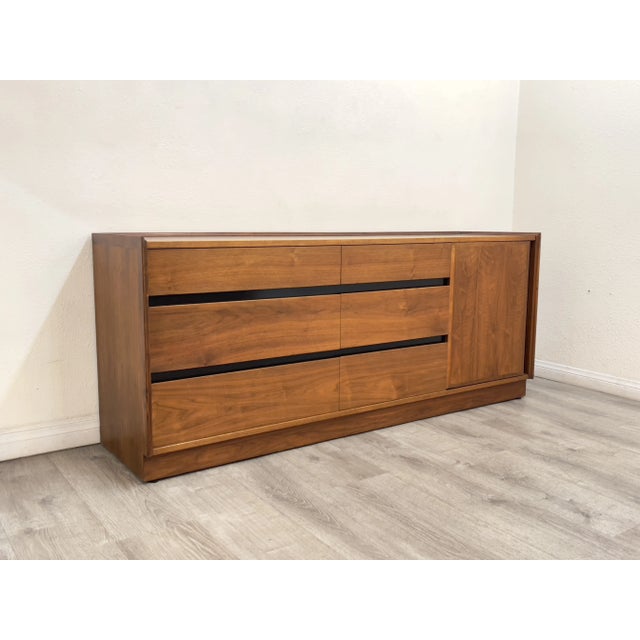 Mid Century Modern Dresser by Dillingham For Sale - Image 10 of 11