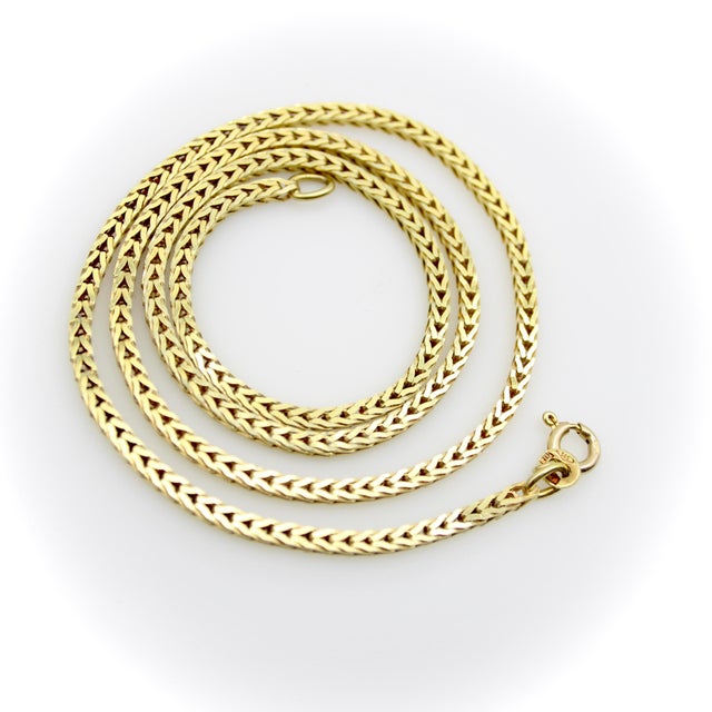 We love the link of this vintage 14k gold chain, which is a variation of a wheat chain that is squared off. It is a link...