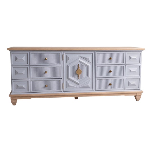 Professionally Refinished Thomasville Solid Wood 9-Drawer Dresser For Sale