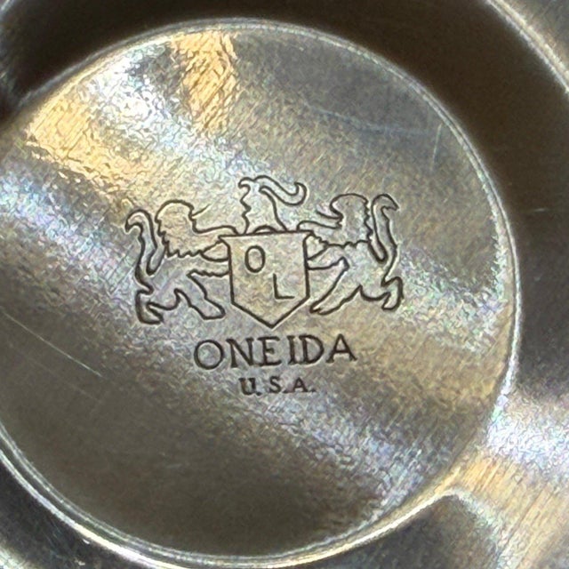 Vintage Rococo Oneida Usa Silverplate Covered Ice Bucket Ornate Floral Lid Glass Liner For Sale - Image 4 of 9
