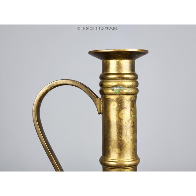 English Early 20th Century Oversized Dark Brass Candlestick Holders With Drip Trays and Handles - Set of 2 For Sale - Image 3 of 5