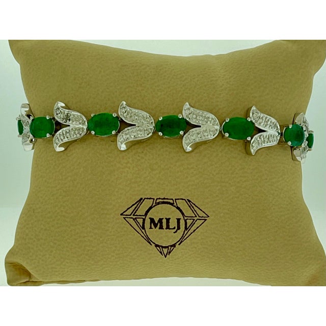 10 Carat Natural Brazilian Emerald & Diamond Tennis Bracelet 14 Karat White Gold For Sale - Image 10 of 18