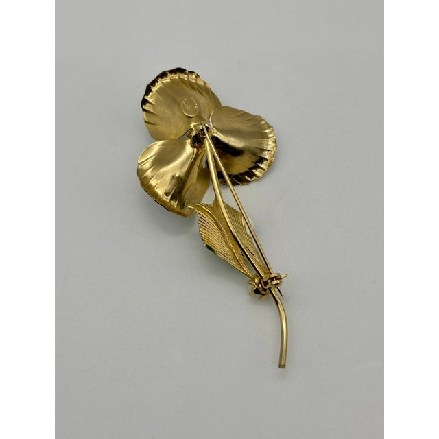 Off-white Vintage Hattie Carnegie Pansy Brooch, White and Green Enamel For Sale - Image 8 of 9