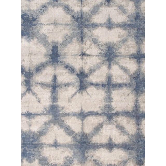 Spread this pretty area rug next to your bed or in your children's play room for a soft, cushioning surface for your feet....