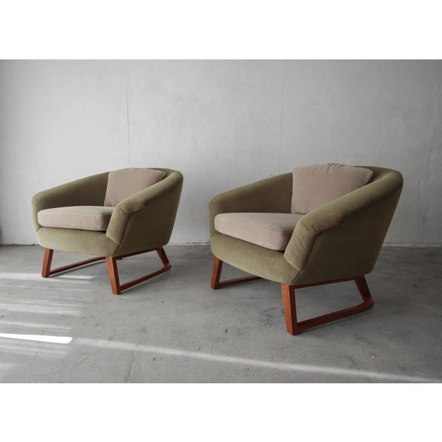 Stunning pair of authentic mid century lounge chairs by Jens Risom. This pair of chairs is absolutely breathtaking, the...
