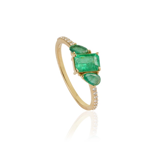1.43ct Mixed-Cut Emerald & Diamond Three-Stone Ring Size 6.5 in 14k Yellow Gold For Sale - Image 4 of 16