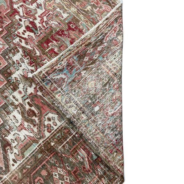 Vintage Faded Heriz Rug – Traditional Persian Design in Muted Red, Ivory & Brown For Sale - Image 4 of 4