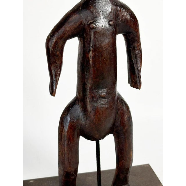 African Sculpture of Man in Wood, 1920 For Sale - Image 6 of 12
