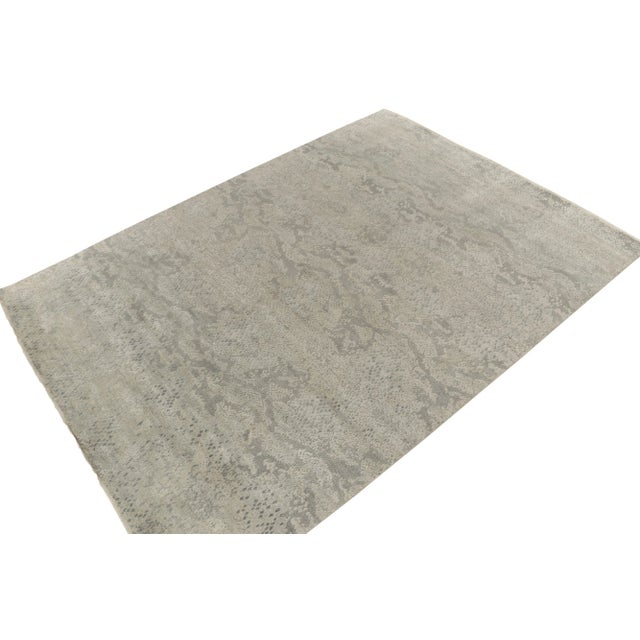 Hand-knotted in fine, textural silk, a 9x12 contemporary piece from Rug & Kilim’s bold modern rug selections.The fabulous...