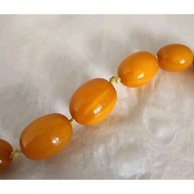Antique Art Deco Graduated Amber Marbled Bead Necklace, 1930 For Sale - Image 14 of 18
