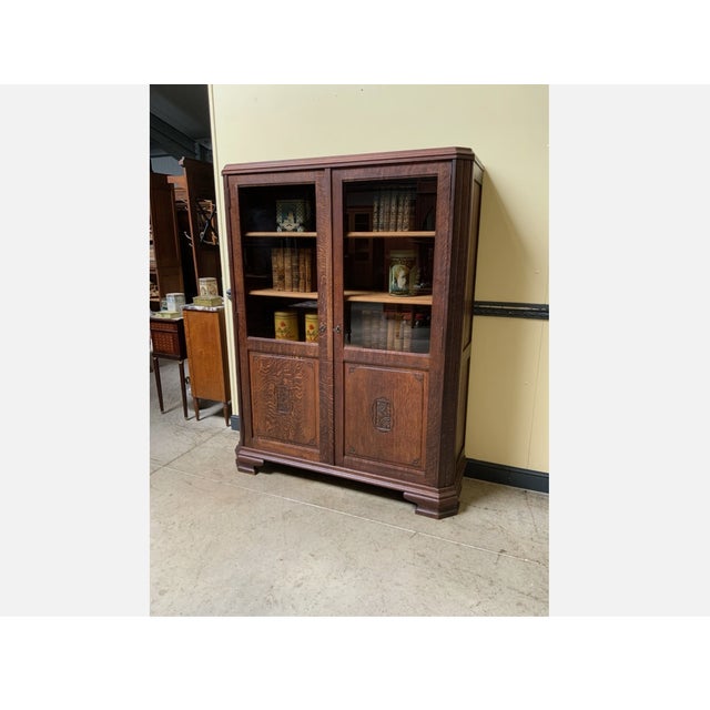 Age: circa 1925 Wood type: solid oak Condition: very good, meticulously maintained, fully restored original condition...