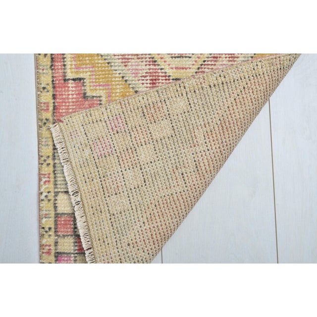 Turkish Mid 20th Century Bohemian Floor Handmade Rug For Sale - Image 3 of 5