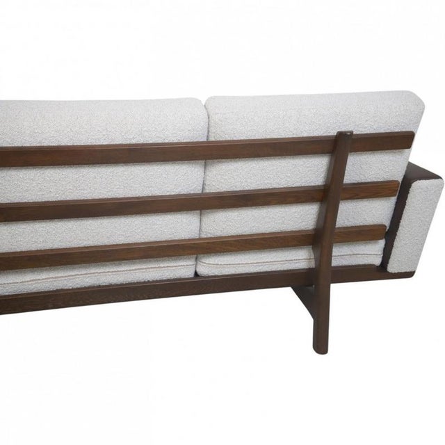 GE236 Sofa by Hans J. Wegner in Bouclé Upholstery from Dedar Milano, 1980s For Sale - Image 16 of 18