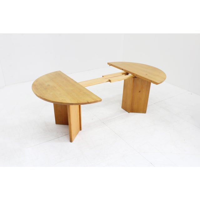 1960s Vintage Danish Round Extendable Dining Table in Wood, 1960s For Sale - Image 5 of 11