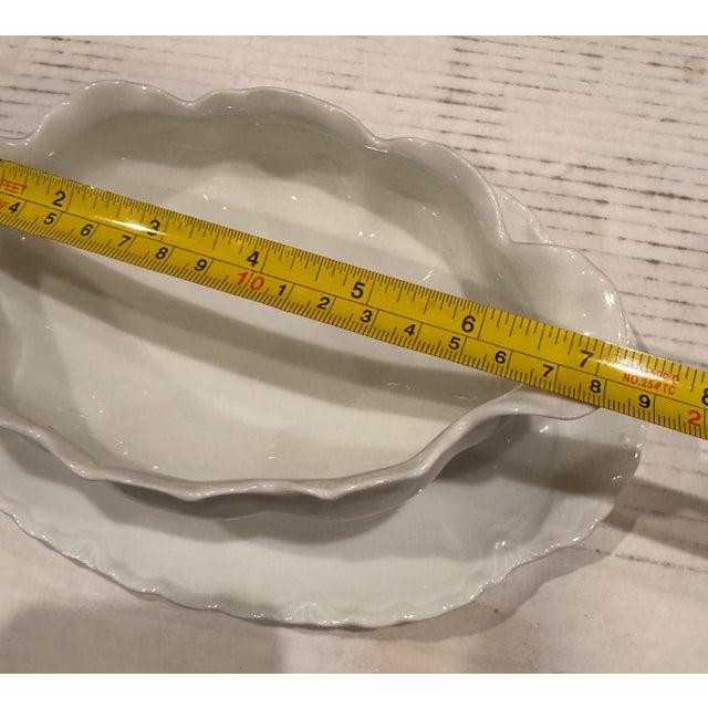 American Vintage Haviland White Porcelain Scalloped Gravy Boat With Underplate Saucer For Sale - Image 3 of 6