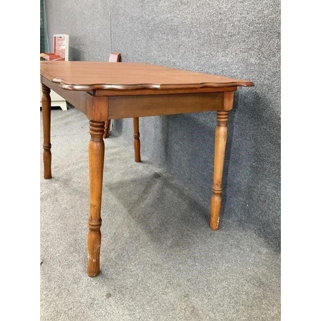 Vintage Maple Dining Table With Two Leaves – Traditional Farmhouse Kitchen Table For Sale - Image 4 of 7