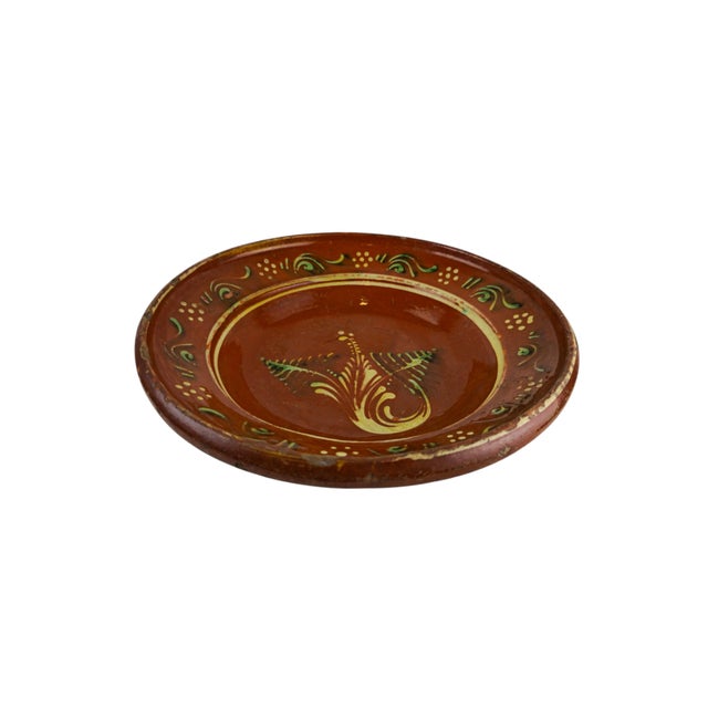 German Slip-Decorated Earthenware Plate with Floral Painting For Sale - Image 3 of 6