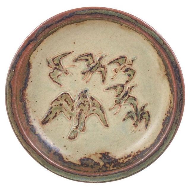 1970s Vintage Stoneware Dish with Flock of Birds in Relief by Knud Kyhn for Royal Copenhagen, 1970s For Sale - Image 5 of 5