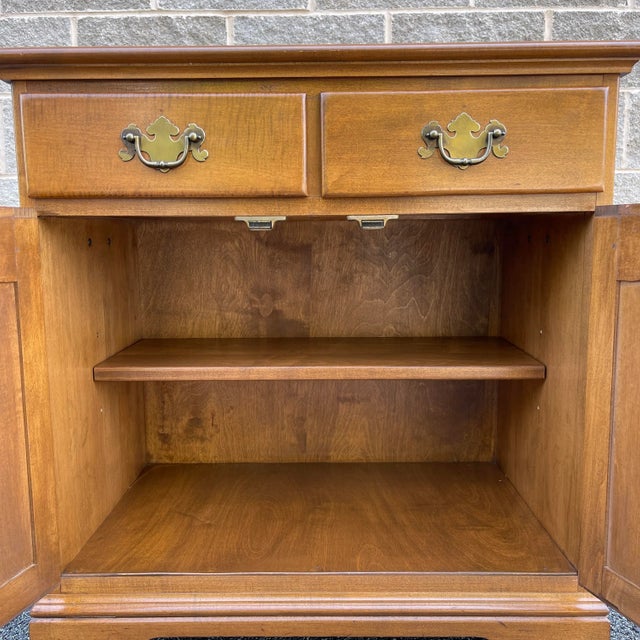 1960s Vintage Ethan Allen by Baumritter American Traditional Heirloom Solid Maple Governor's Cabinet (10-9003) For Sale - Image 5 of 12