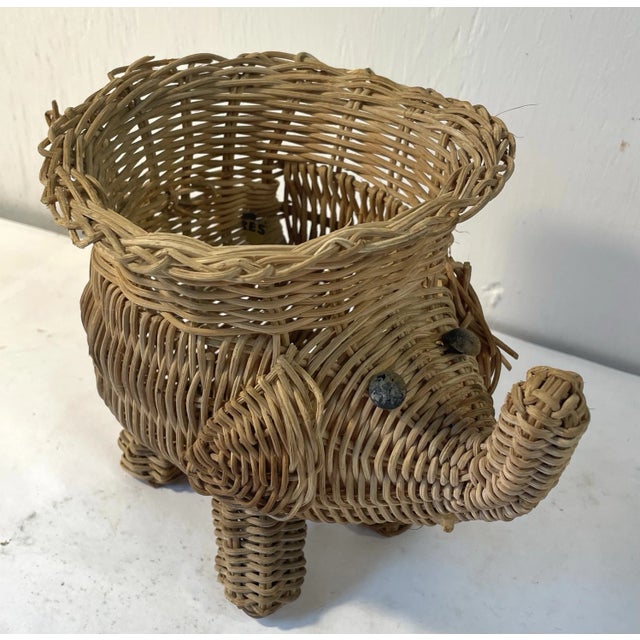 Love this vintage elephant shaped planter basket!