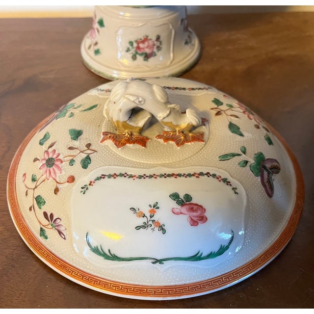 Antique 18th Century Chinese Export Famille Rose Porcelain Trophy Cup or Urn With Handles & Cover Butterflies & Flowers Circa 1790 For Sale - Image 11 of 18