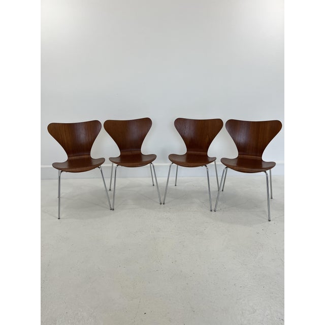 Model 3107 Chairs in Teak by Arne Jacobsen for Fritz Hansen, 1974s, Set of 4 For Sale - Image 11 of 11