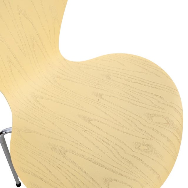 Beige Vintage Series 7 Chairs by Arne Jacobsen for Fritz Hansen, Set of 2 For Sale - Image 8 of 10