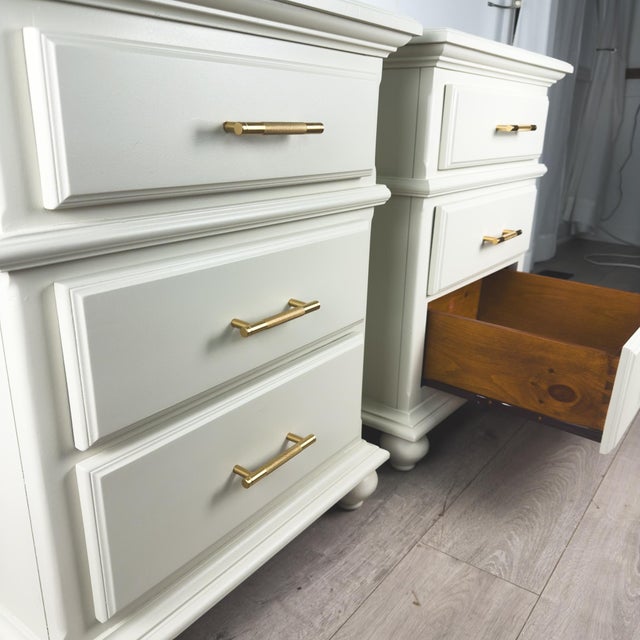Traditional 1980s Pair of Professionally Refinished Solid Pine Nightstands With Knurled Brass Hardware For Sale - Image 3 of 12