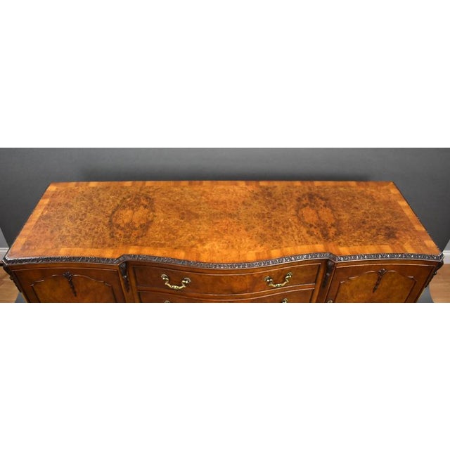 Wood Queen Anne Style Burr Walnut Dining Table and Chairs, 1920s, Set of 9 For Sale - Image 7 of 18