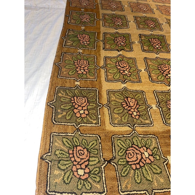 Textile 1900s Antique American Hook Floral Design Rug 9'7'' X 8'7'' For Sale - Image 7 of 8