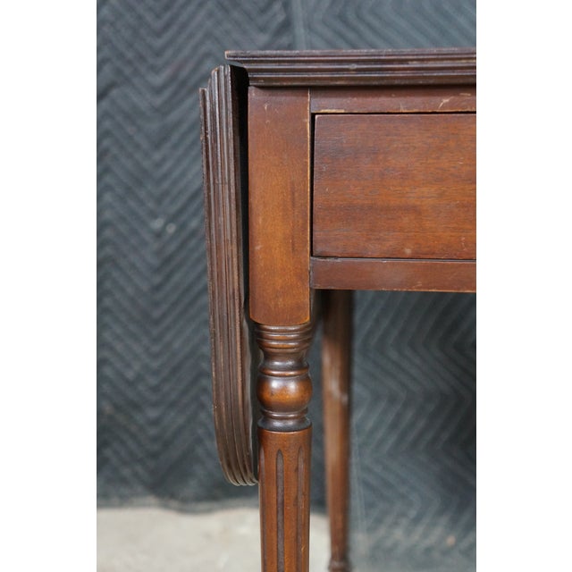 Vintage Imperial Sheraton Style Mahogany Drop Leaf Gateleg Pembroke Side Table For Sale - Image 6 of 18