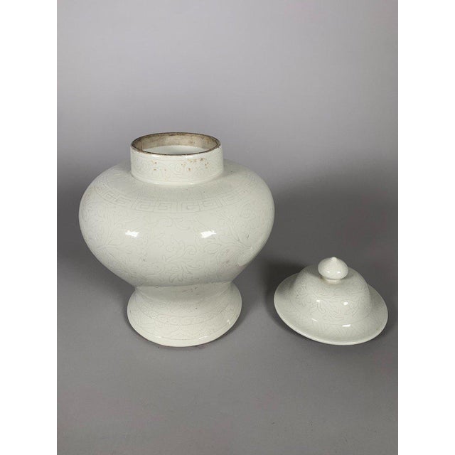 Ceramic Porcelain vase from the 18th century, China, Qing Dynasty For Sale - Image 7 of 12