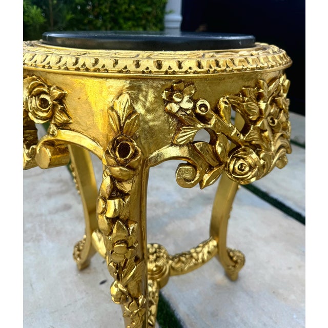 French-Style Gilded Side Table – Black Marble Top With Gold Leaf Floral Details For Sale In Miami - Image 6 of 8