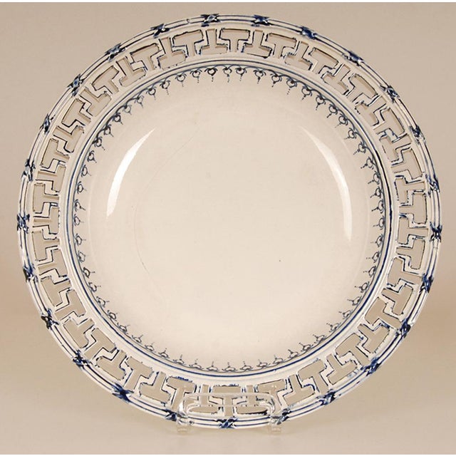 Pierced Lattice Tableware Basket from Wedgwood, 18th Century, Set of 3 For Sale - Image 11 of 18