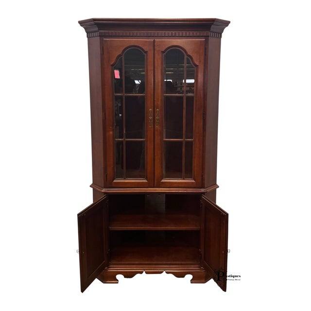 Vintage Traditional American Style Mahogany Corner / Display Cabinet For Sale In Greensboro - Image 6 of 10