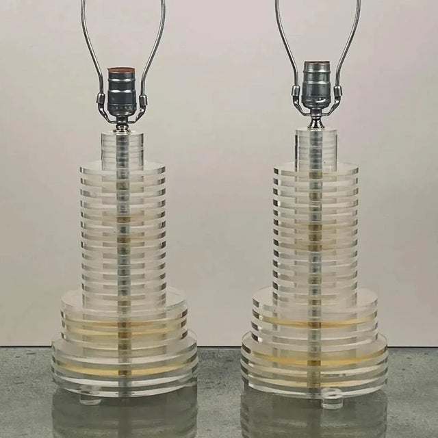 Mid-Century Modern Pair of Sculptural 70's Clear and Tinted Lucite Disc Lamps For Sale - Image 3 of 6