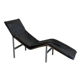 Black Leather Chaise Lounge With Tubular Metal Frame Mid-Century Modern 1970s For Sale