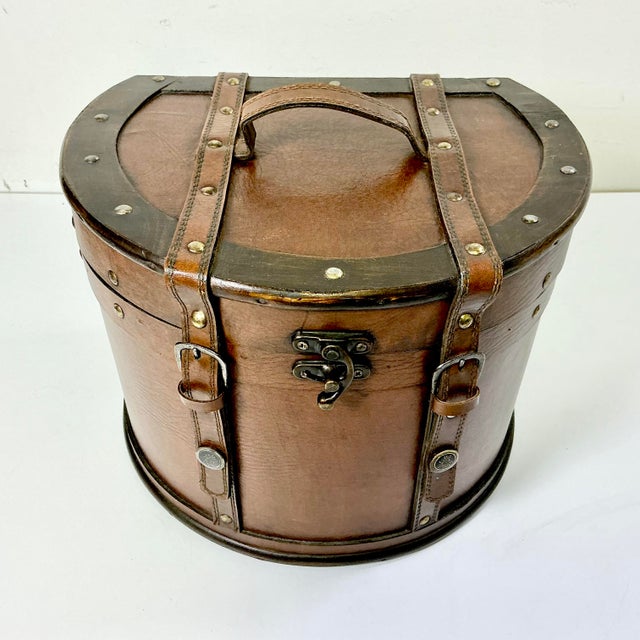 American 1980s Vintage Americana Boho Chic Wood and Faux Leather Strap Storage Box, After Ralph Lauren For Sale - Image 3 of 14