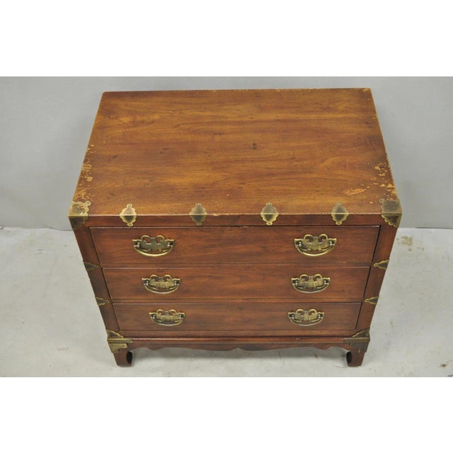 Chinoiserie Mid 20th Century Henredon Pan Asian Chinoiserie Brass Butterfly 3 Drawer Campaign Chest Commode For Sale - Image 3 of 17