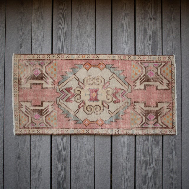 1'5"x2'10" Vintage Nigde Rug Small Pink Turkish Hand Knotted Door Mat Accent Welcome to our curated collection of...