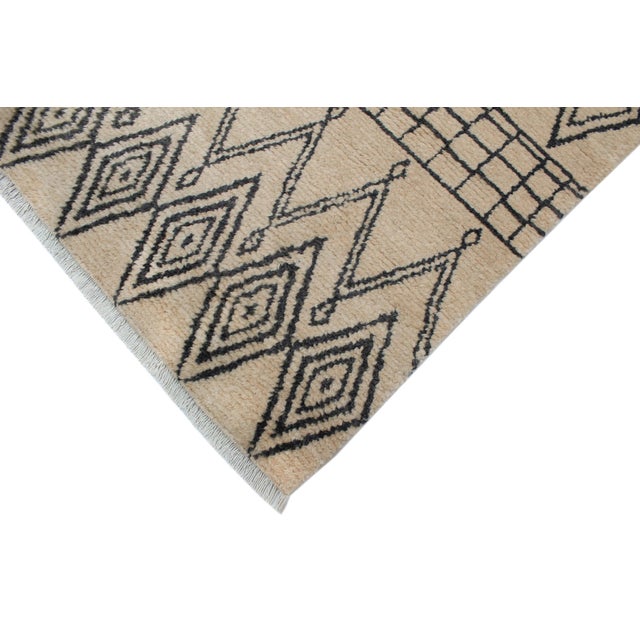 Moroccan Shag Beige/Gray Wool Rug - 3'9'' X 6'2'' For Sale - Image 4 of 10