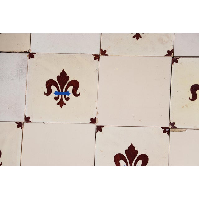 1900s Portuguese Fleur-De-Lis & Plain Antique White Large Antique Tiles Set of 32 For Sale - Image 4 of 18