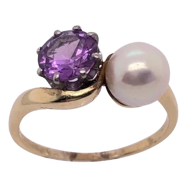 14 Karat Yellow Gold Freeform Ring With Solitaire Amethyst and Pearl For Sale