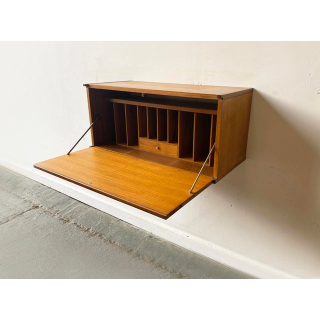 1960s Mid-Century Modern Wall Mounted Desk Unit from Beaver and Tapley, 1960s For Sale - Image 5 of 5