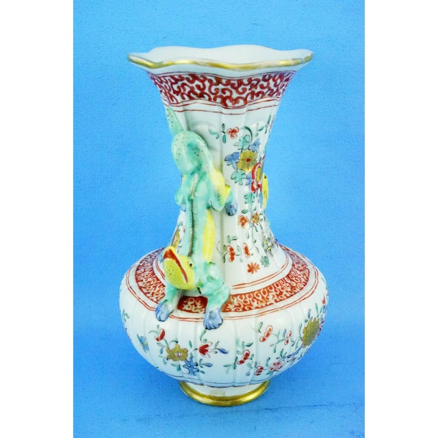 18th Century Soft Porcelain Vase with Kakiemon Decoration from Chantilly, Mennecy Saint-Cloud, France For Sale - Image 6 of 18