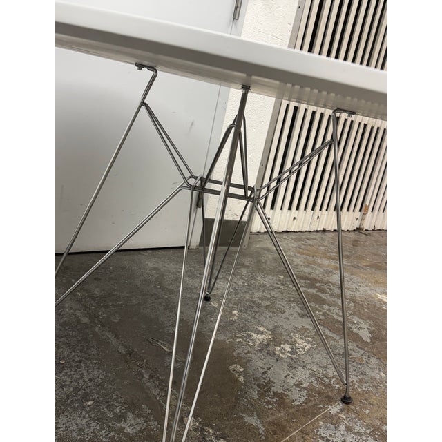 Mid Century Modern Round Dining Table For Sale - Image 4 of 12